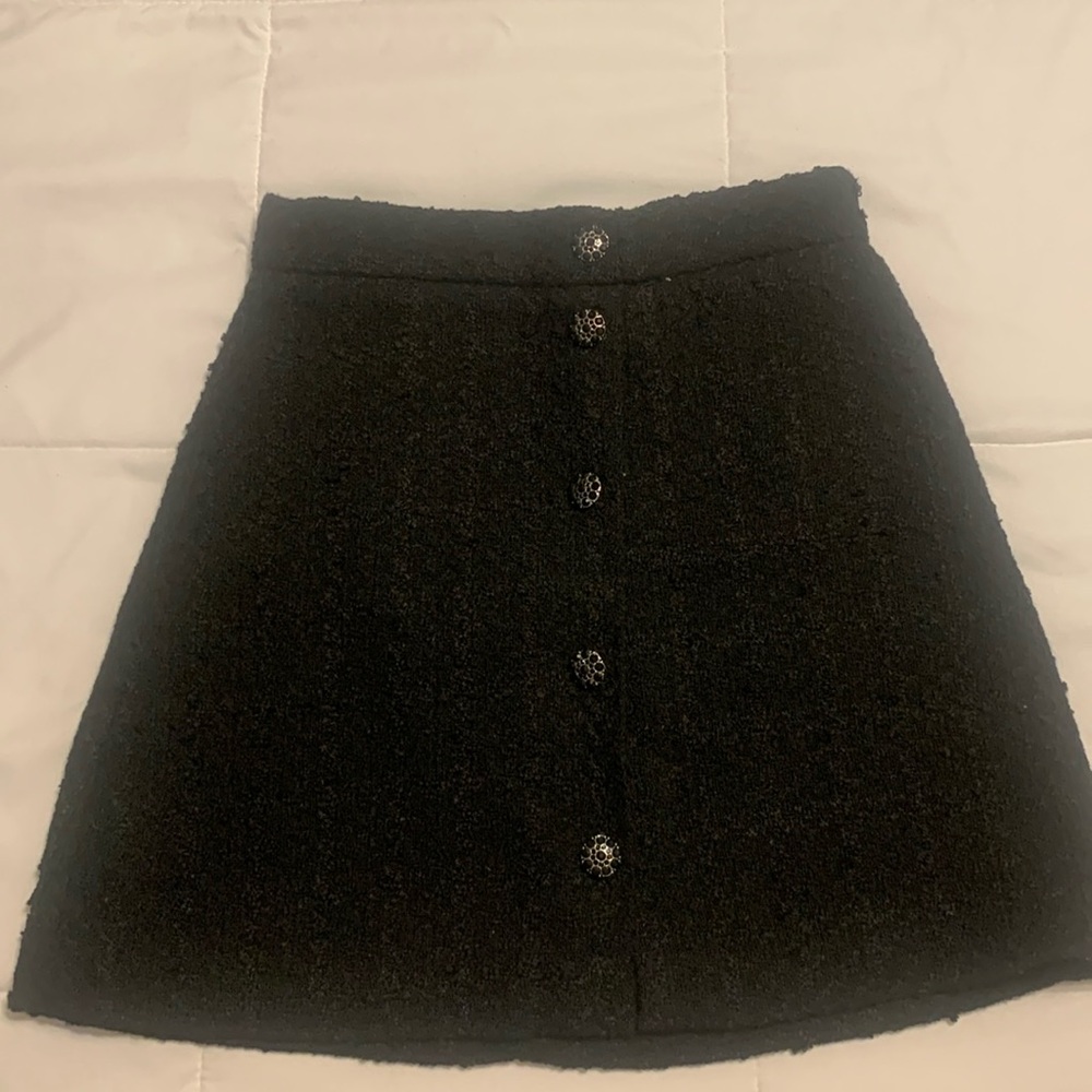 Black textured skirt from H&M with bottom front